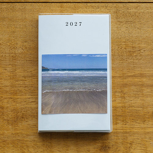 画像: 2027年版の岡田の手帖は、自分で撮影したお気に入りの写真を表紙に
