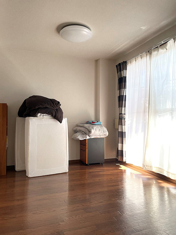 画像1: 快適に暮らすための工夫 02 家具を手放し、状況に合わせて部屋の使い方を変えた