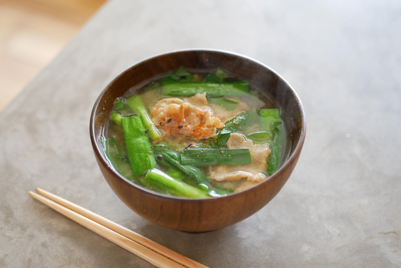 画像: ニラ豚汁。これ一杯にごはんを添えれば、満足感のある一食に