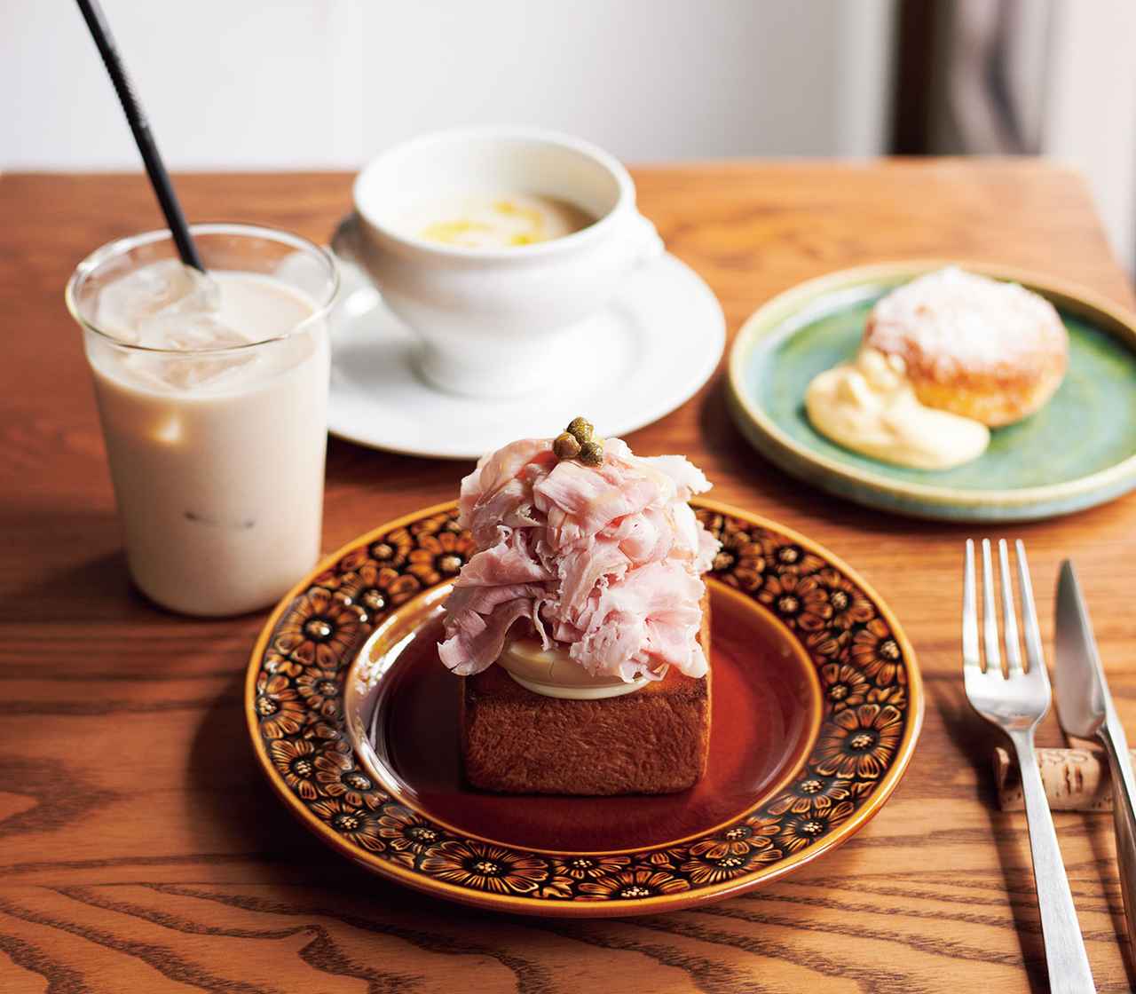 画像: 京都で大人気の洋風モーニング「ハムエッグ」の名店を訪ねて。自家製ブリオッシュに半熟卵とふわふわのハムたっぷり！／To.（トゥ） - 天然生活web