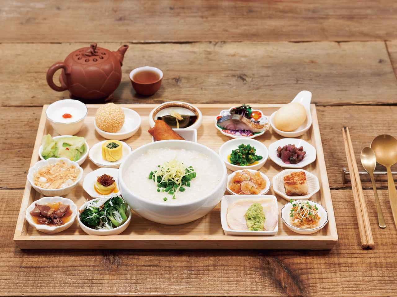 画像: 京都旅の朝食に!18種の小鉢も贅沢な「香港がゆ」のモーニング。丸鶏スープで炊くクリーミーなおかゆで元気にスタート/小梟(シャオシャオ) - 天然生活web