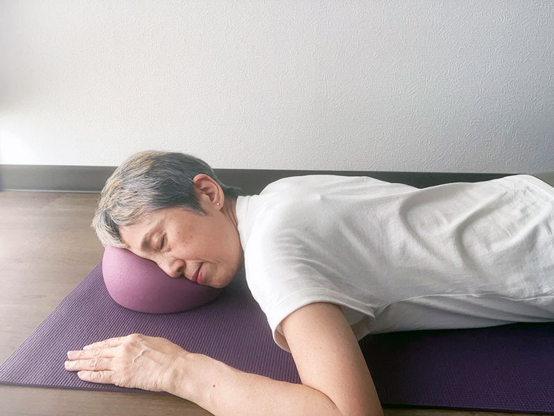 画像: Step4 目のまわりをゆるめる