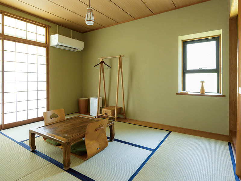 画像: 子どもたちが泊まる和室は座卓などを買い足し“旅館風”のインテリアに