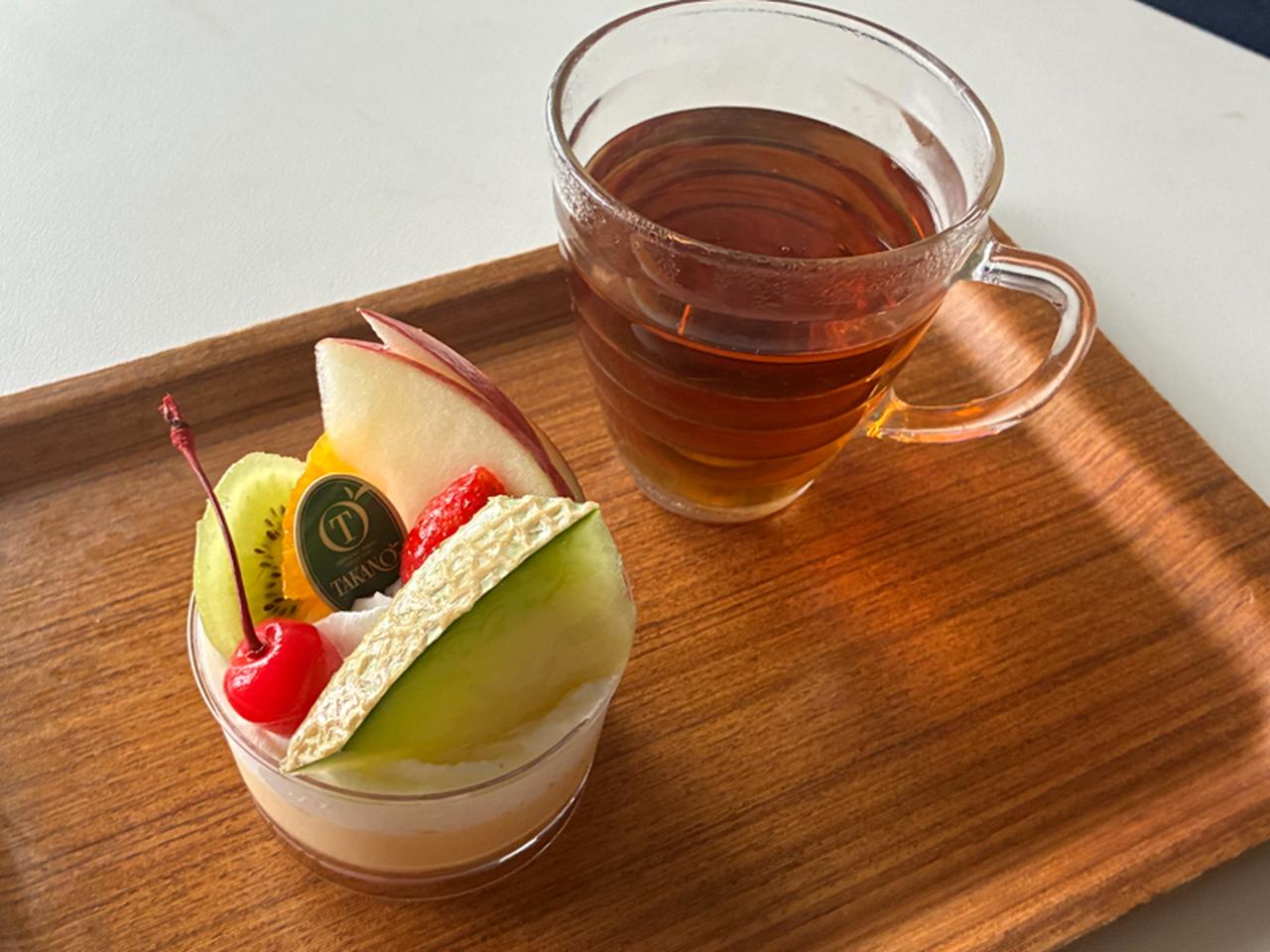画像: プリン好きな私は「Petit アラモード」。「TAKANOゴールドラベルのダージリン」と一緒に優雅なティータイム