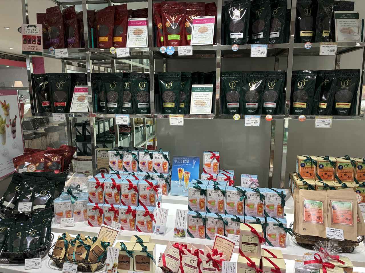 画像: 以前、紅茶専門コーナーには、インドより専任のスタッフがいたこともあるそうです。現在も品質にこだわった紅茶はすべてオリジナルでスイーツやフルーツに合わせて選べます