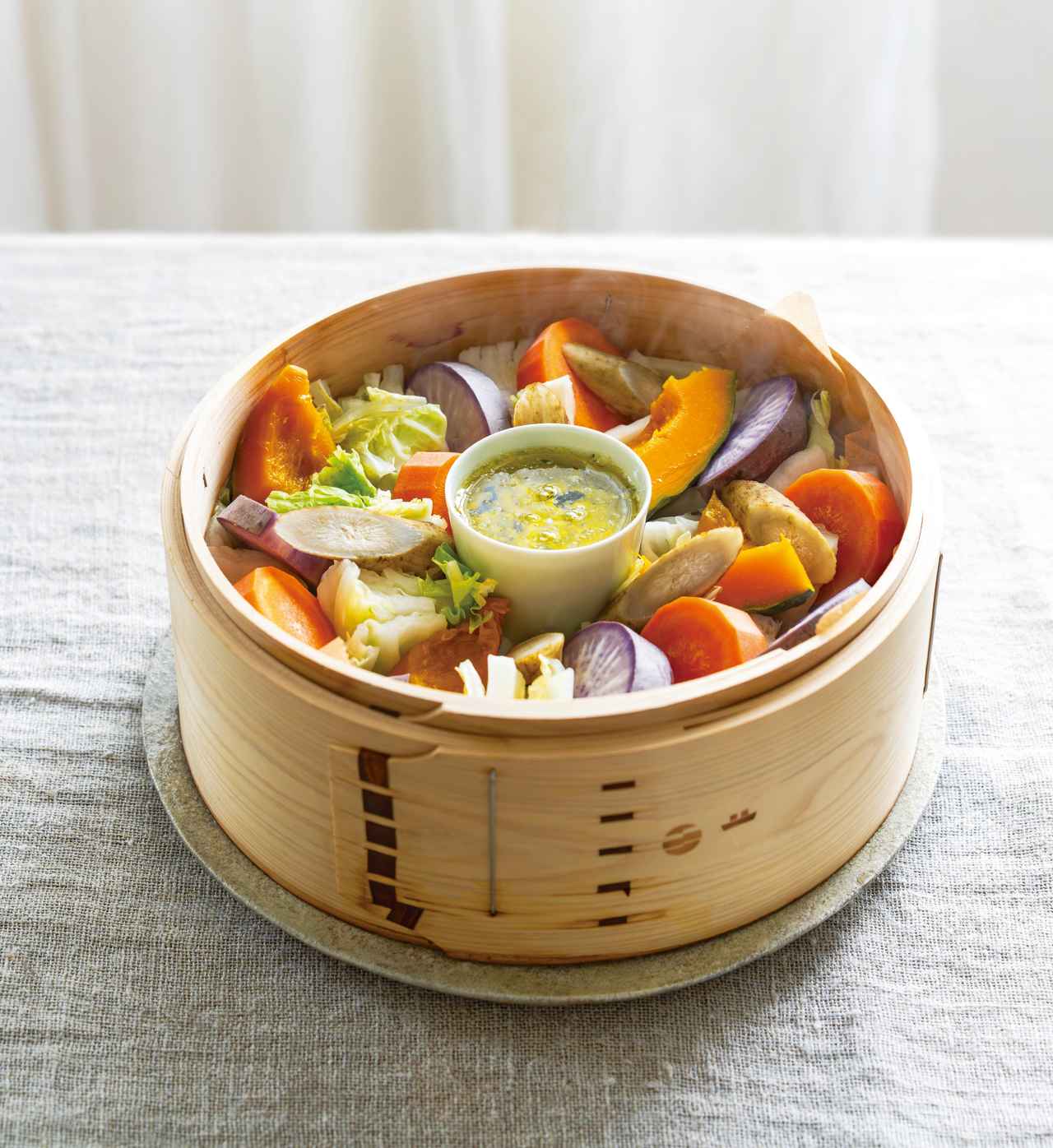 画像: 秋のせいろ料理 「蒸し根菜とブルーチーズのソース」のつくり方