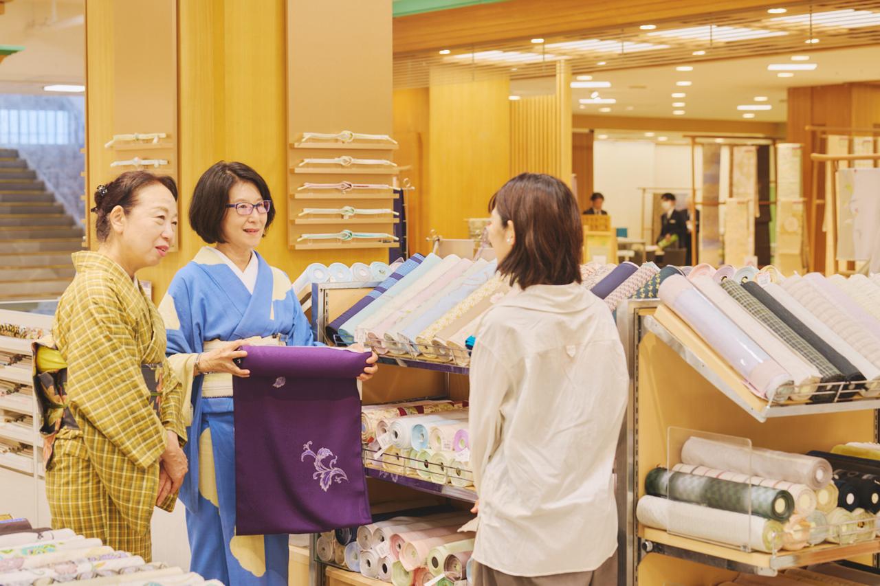 画像: 着物超初心者に“大人の街歩き”にぴったりな1枚を