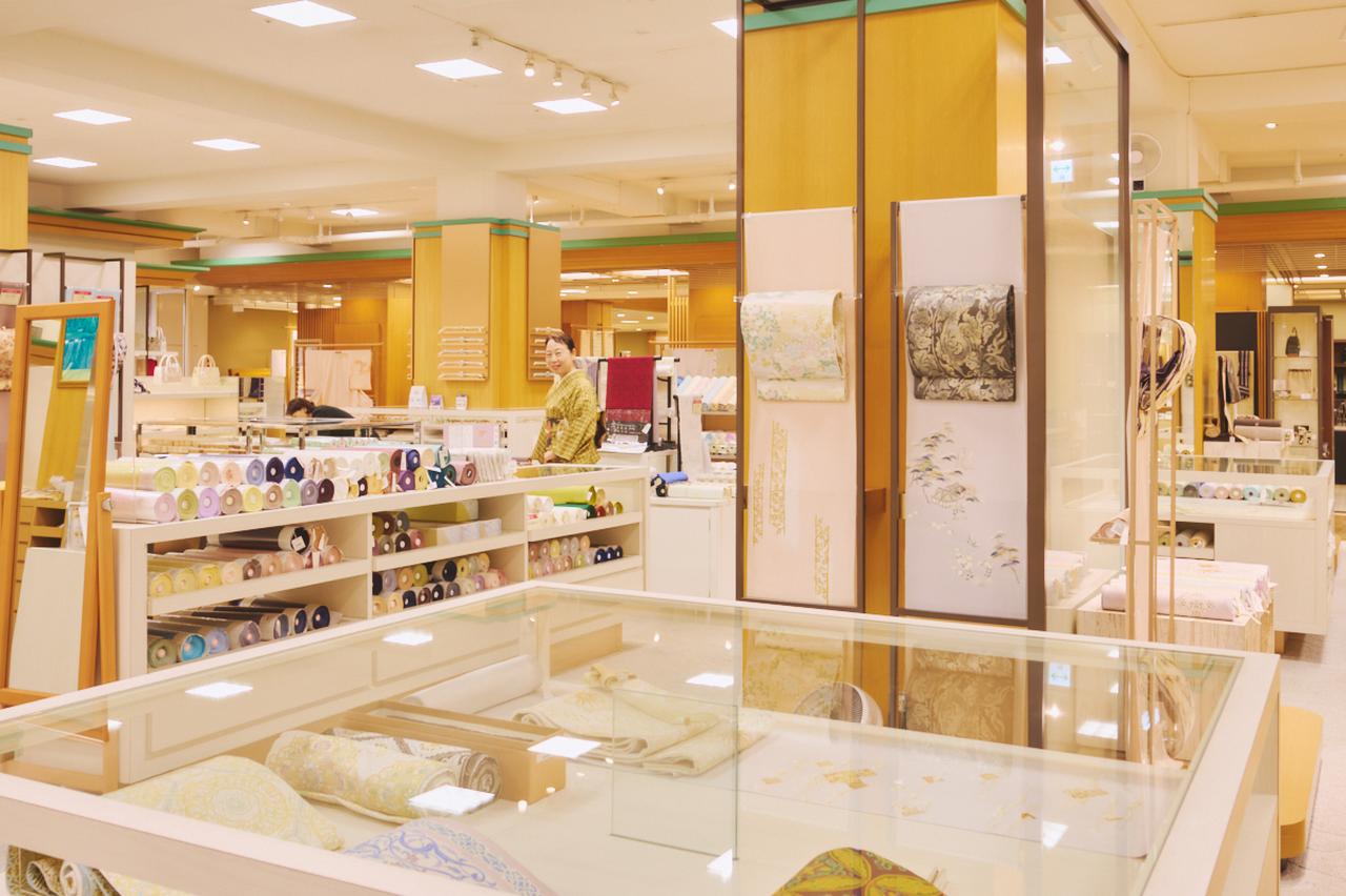 画像: 江戸も令和も、着物を買うならここ! 「日本橋三越本店」の呉服フロアへ