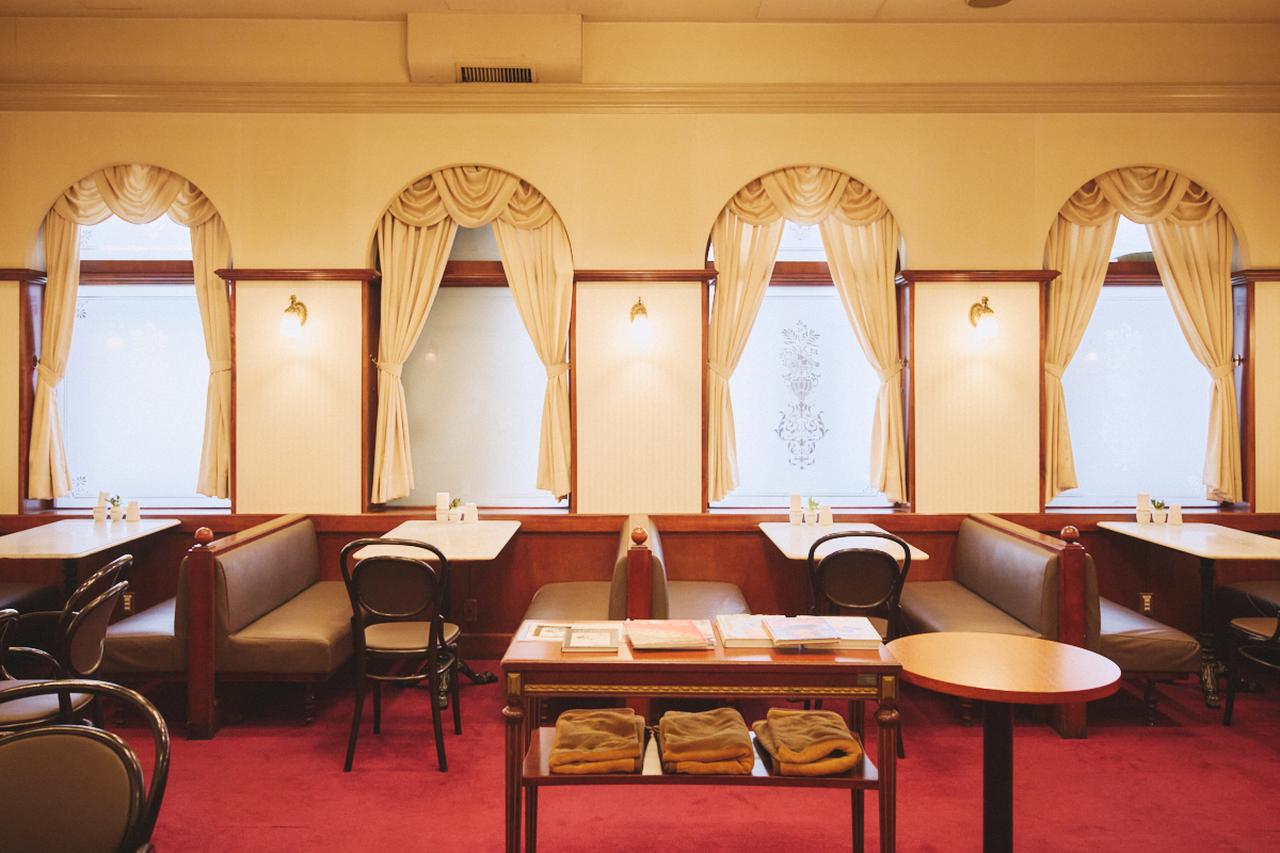 画像2: 目指すのは「日本橋三越本店」本館2階の奥。エントランスから心が躍る