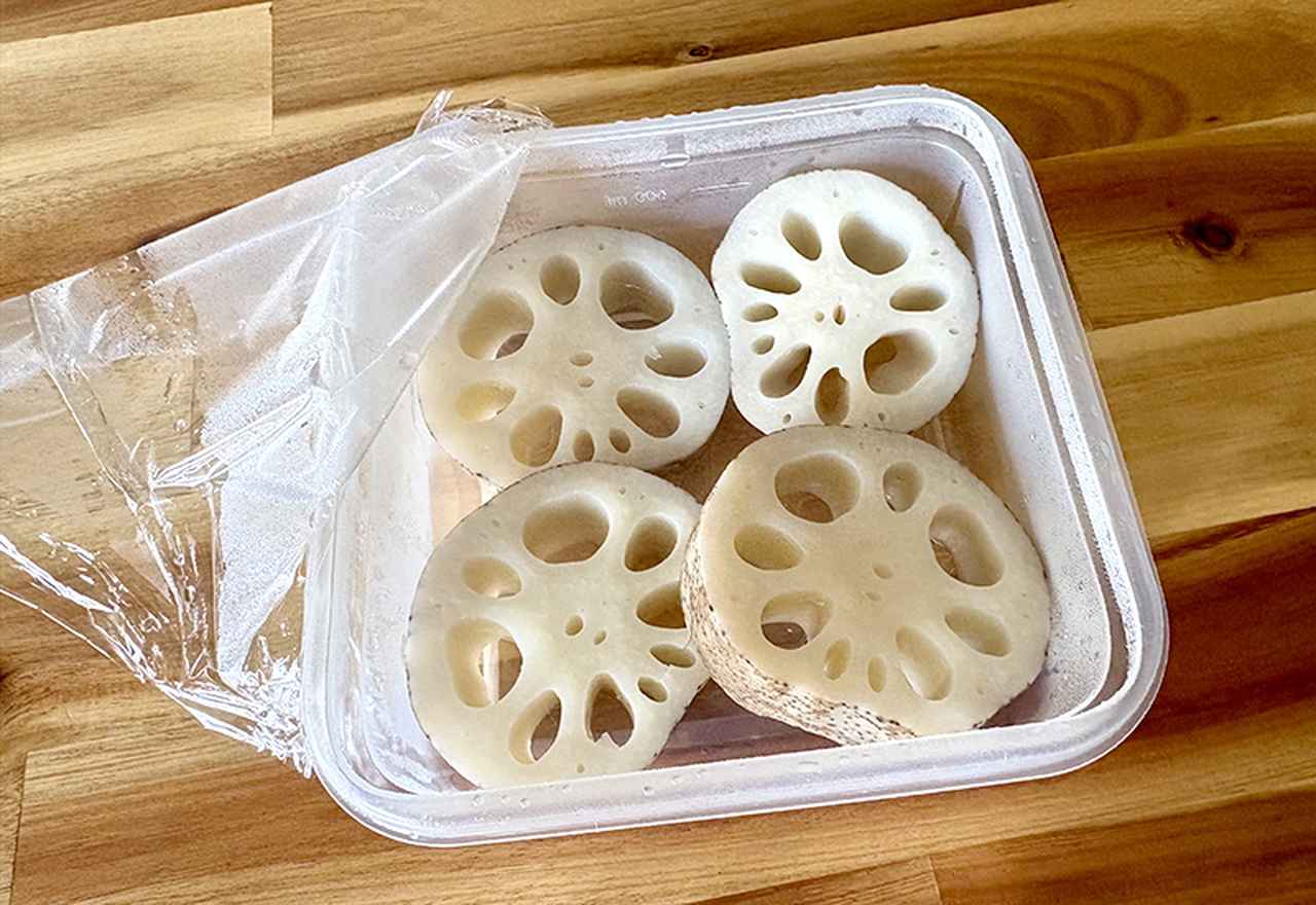 画像2: 厚切り「れんこんステーキ」のつくり方。照り焼き風味でボリューム満点!ホクホク食感、れんこんが主役のおかず|本多理恵子の「50代からは“手抜き”と“息抜き”」