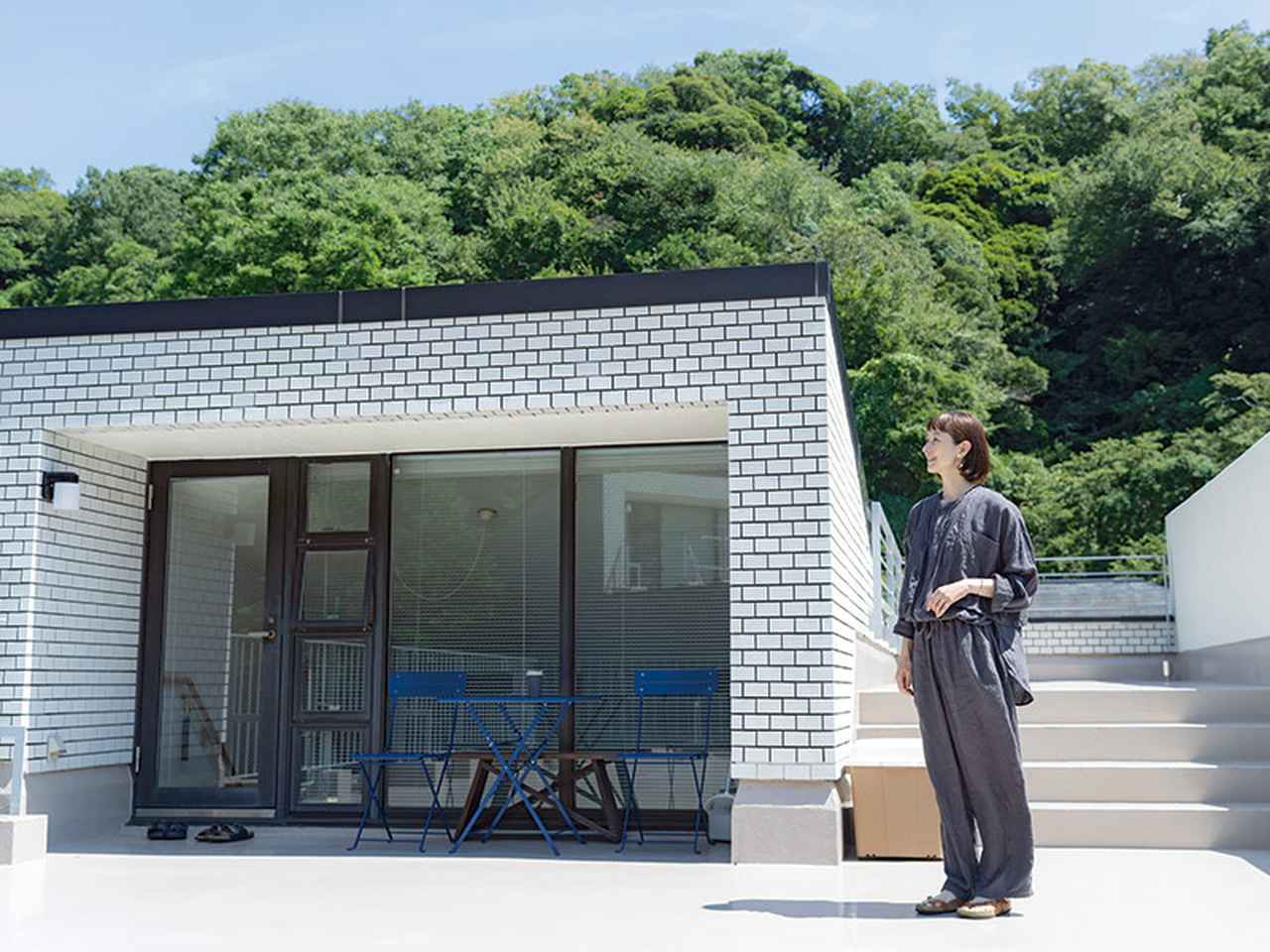 画像: 夫婦ふたり、子どもの独立を機に東京から鎌倉へ。服や生活道具を“大量に手放して”身軽にご機嫌に暮らす/モデル・香菜子さん - 天然生活web