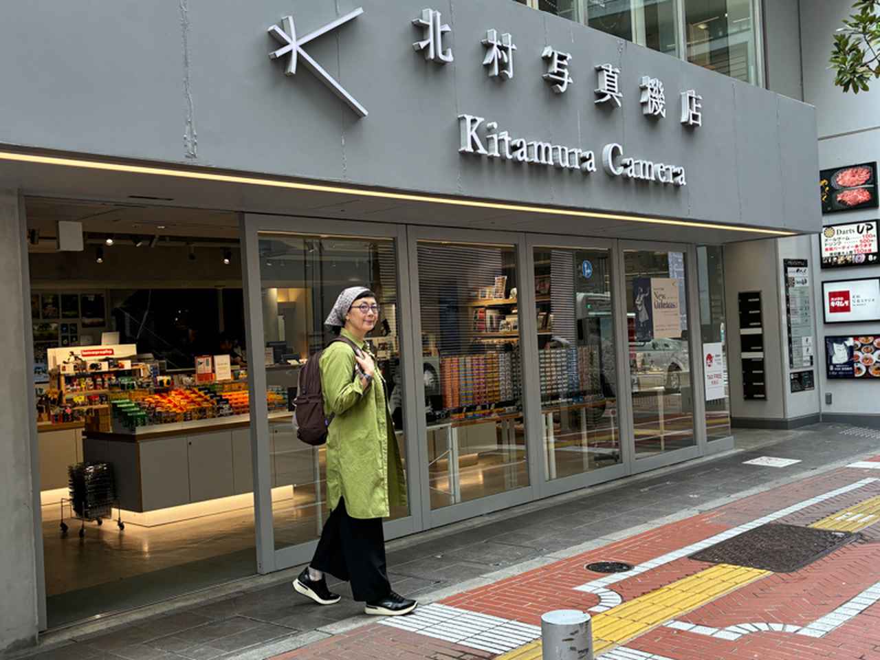 画像: 紀伊國屋書店の向かいを入ってすぐ、グレーのシックな外観にスタイリッシュなロゴが目印。カメラのメンテナンスや買い取りをお願いしたことも