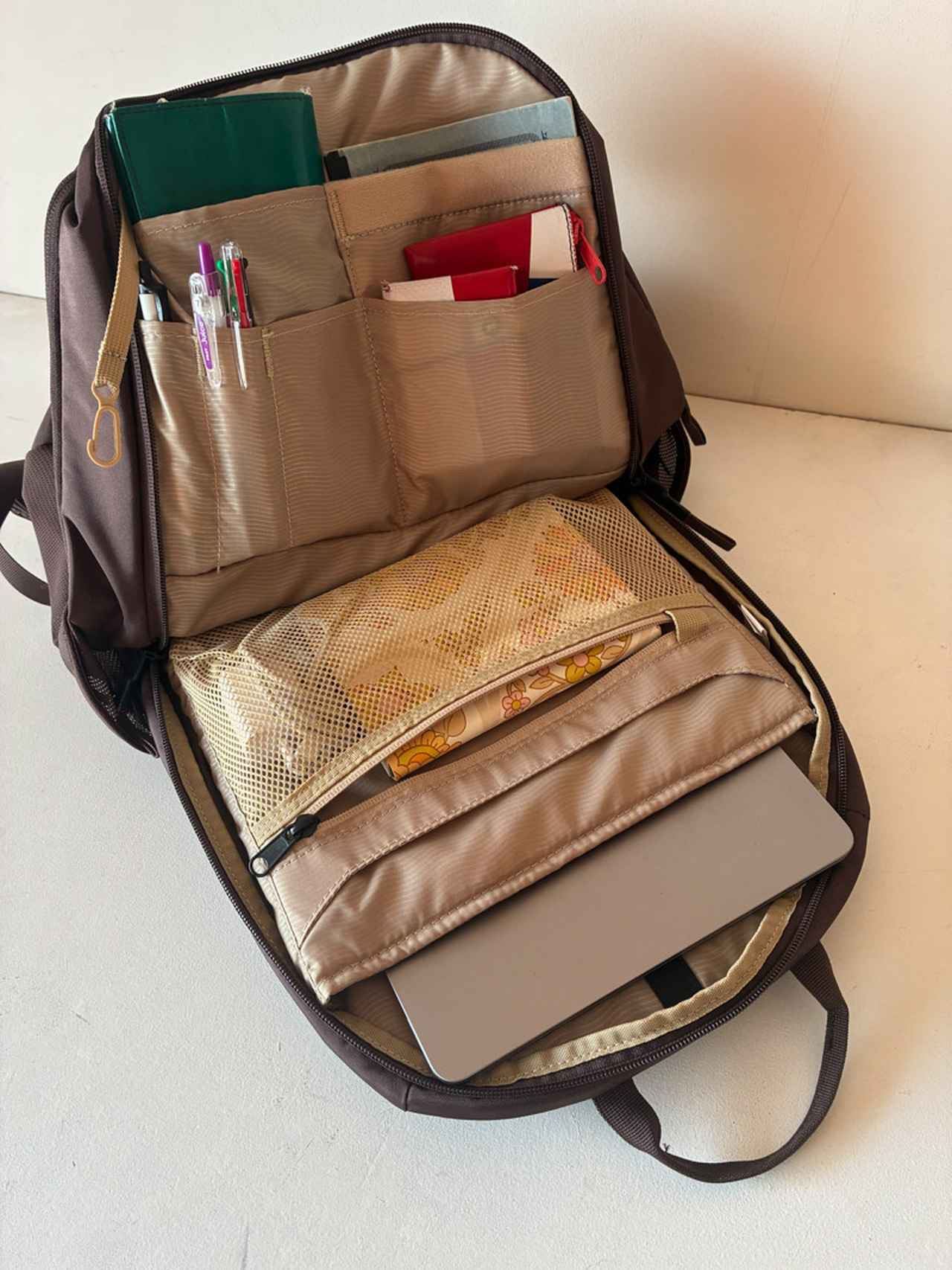 画像: こまごまとした荷物の多い私でも一目瞭然のポケット収納でスッキリ！