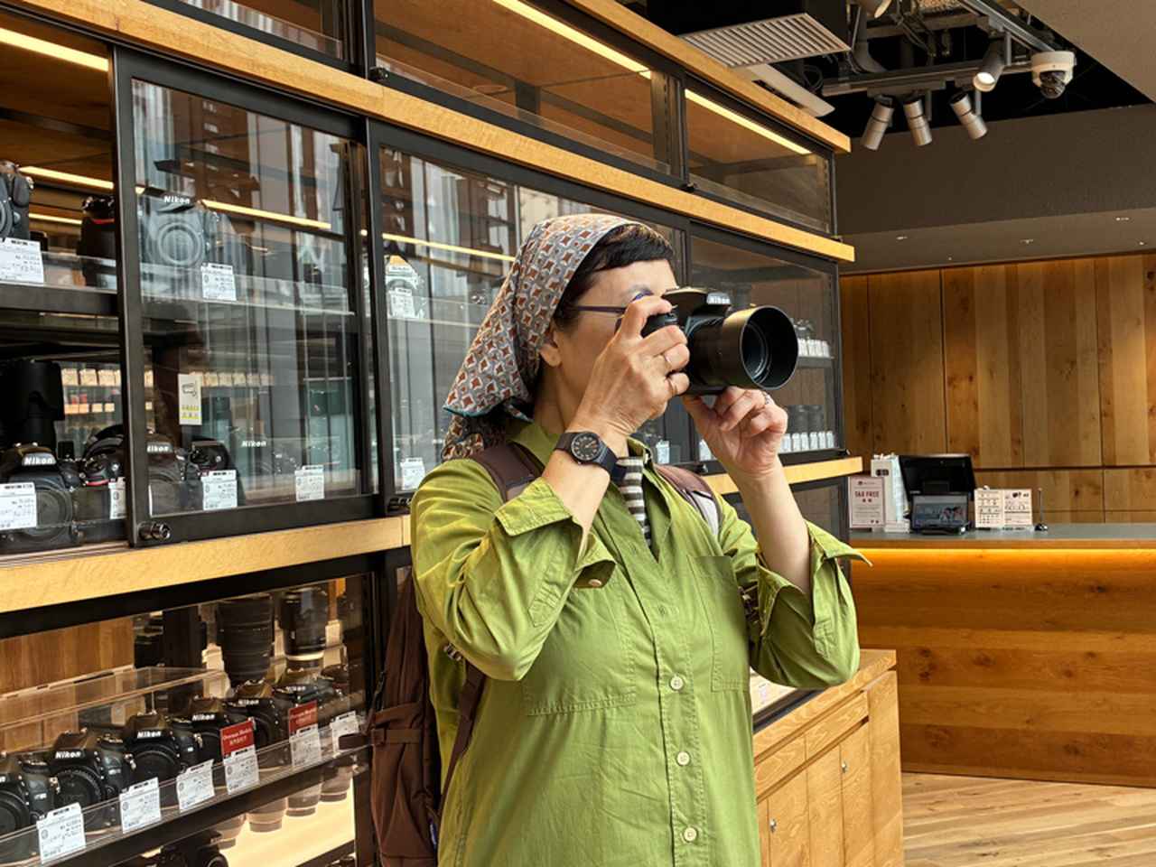 画像: 大きな窓から自然光が入る明るくて見やすいフロアから新宿の風景を試し撮り