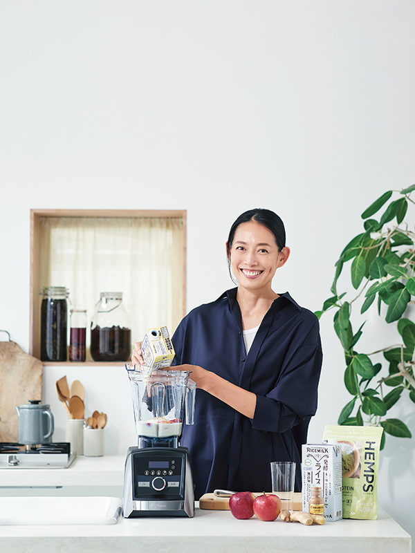 画像: ミキサーは長年「バイタミックス」を愛用。「素材の栄養をそのままいただけるのが気に入っています」