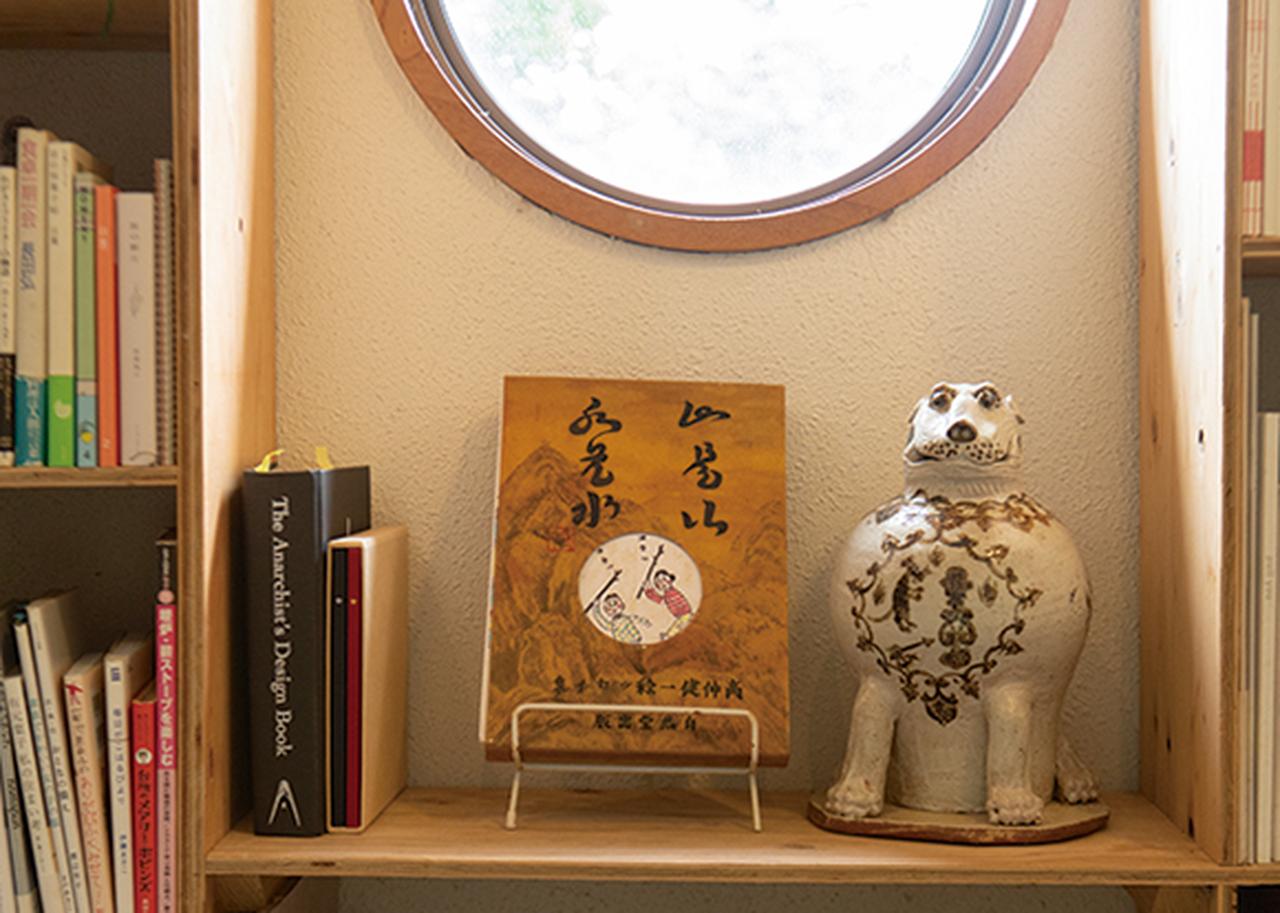 画像: 友人で画家・書家・陶芸家の高仲健一さんの作品を