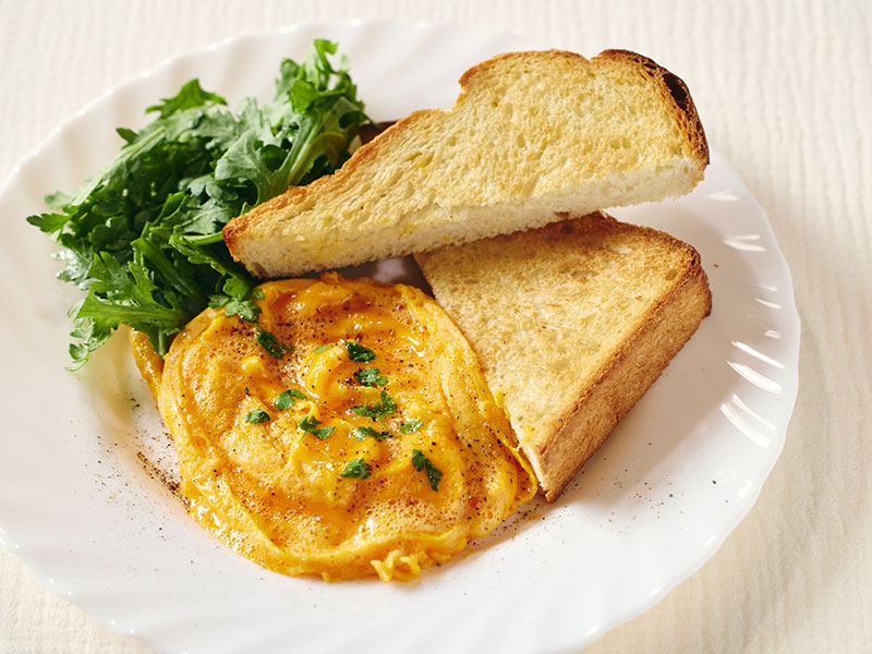 画像: まるでカフェ風モーニング 「ふわとろスクランブルエッグプレート」のつくり方