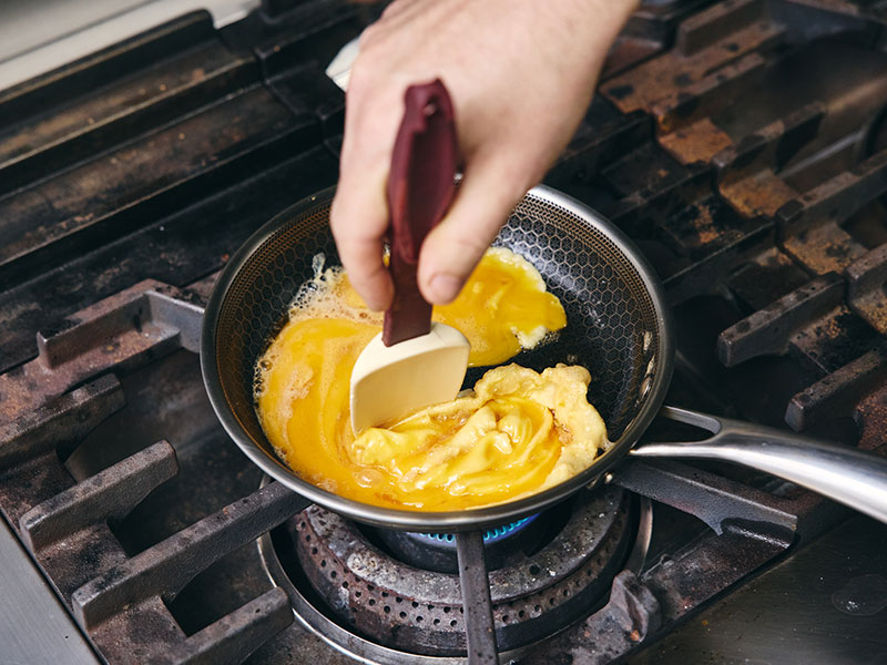 画像2: ふわとろ「スクランブルエッグ」プレートのつくり方。いつもの朝ごはんがカフェ風に!とろりとなめらかに仕上げるコツも/デリカテッセンKoma(山梨県・北杜市)