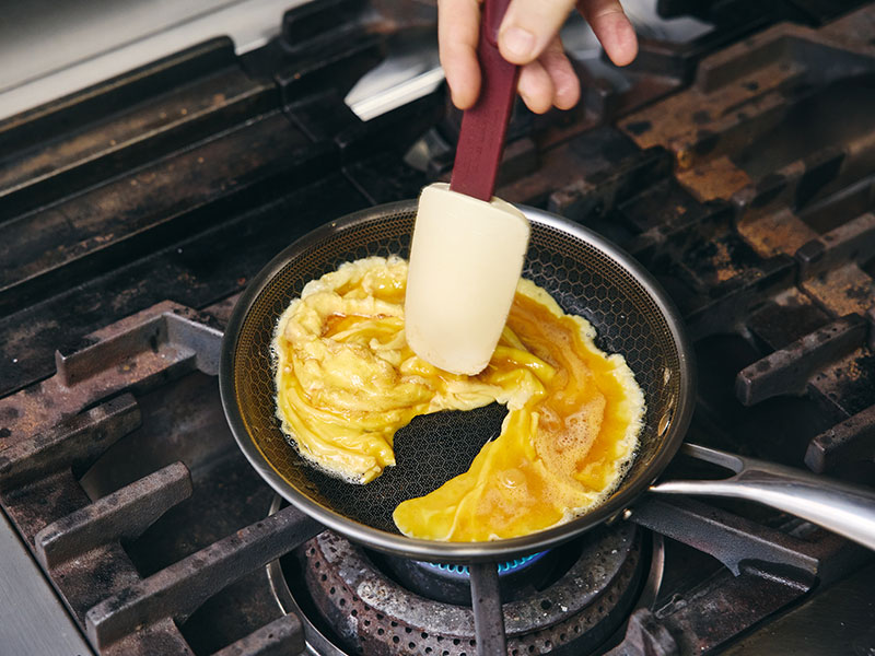 画像4: ふわとろ「スクランブルエッグ」プレートのつくり方。いつもの朝ごはんがカフェ風に!とろりとなめらかに仕上げるコツも/デリカテッセンKoma(山梨県・北杜市)