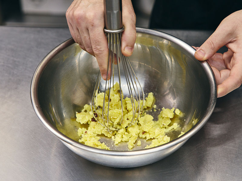 画像: さつまいもは完全にペースト状にせず食感を残してもおいしい