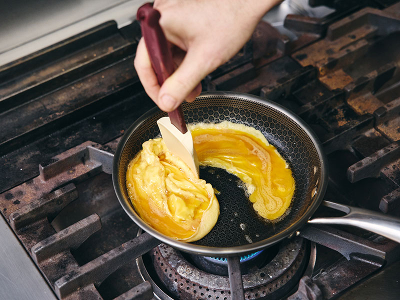 画像3: ふわとろ「スクランブルエッグ」プレートのつくり方。いつもの朝ごはんがカフェ風に!とろりとなめらかに仕上げるコツも/デリカテッセンKoma(山梨県・北杜市)