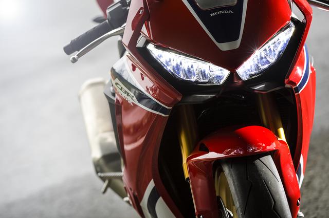 画像2: 怖いもの見たさ? CBR1000RR SPに挑戦!