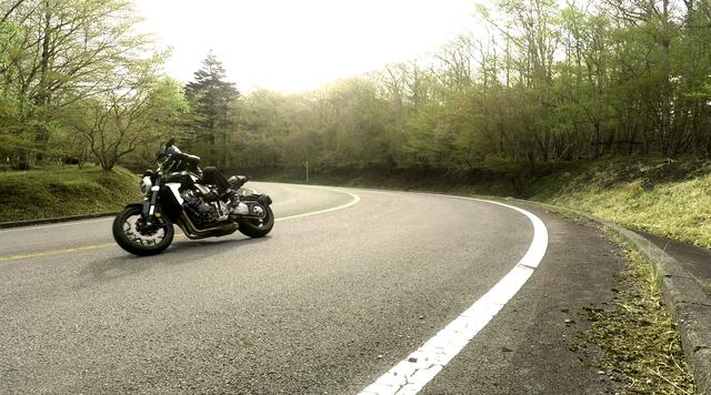 画像: とんがりキャラのCB1000Rでも「旅」は楽しい?