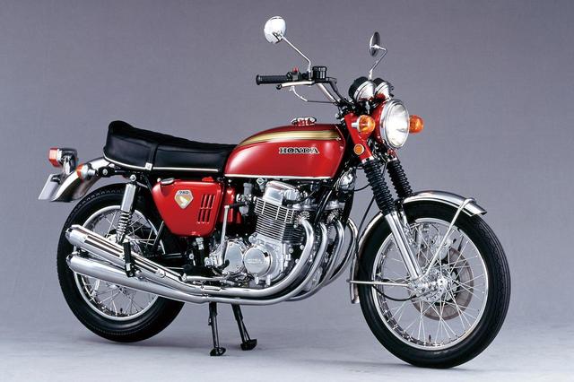 画像: DREAM CB750FOUR(1969) GPレーサー譲りのハイメカニズムと圧倒的なボリュームで世界中を驚かせたCB750FOUR。怪物的な捉えられ方をされがちだが、エンジン特性はあくまでもスムーズ。初めて味わう4気筒ならではのスムーズさが多くのライダーを魅了した。