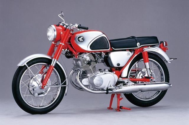 画像: DREAM CB72 SUPERSPORT(1960) 来たるべき高速道路時代に備え、そして今後不可欠となる海外進出を考えて「より速く安全に走れるバイク」を目指して開発されたスポーツモデル。ホンダはこのCB72で、スーパースポーツ=CBのイメージを定着させた。