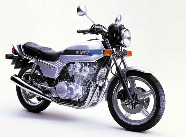 画像: CB750F(1979) Kから遅れること半年、CB900Fの国内仕様が待望のデビュー。エンジンは当時国内最高の68PSをマークし、トリプルディスクやジュラルミン鍛造ハンドルなどを装備。大ヒットモデルとなった。