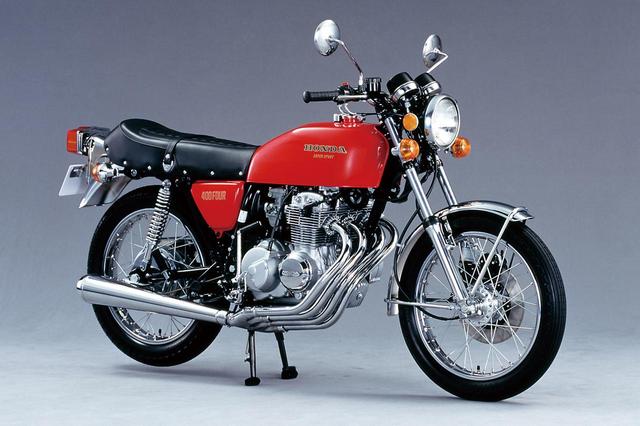 画像: DREAM CB400FOUR(1974) 350ccの後継モデルとして登場。当時流行のカフェレーサーを思わせるスタイリッシュなフォルムと集合マフラーで注目を集め、『ヨンフォア』の愛称とともに人気を博した。1975年の免許制度改定に合わせ、1976年に408㏄→398㏄へ変更されている。