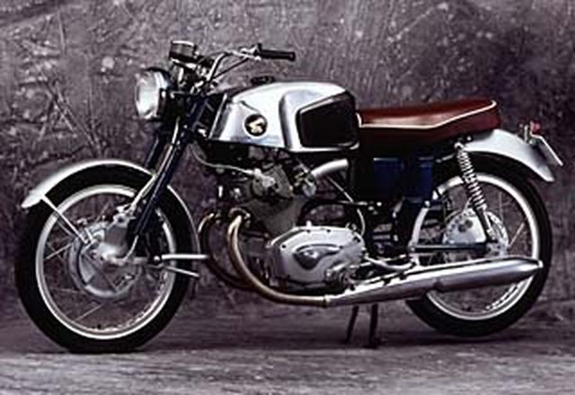画像: 1959年型ドリームスーパースポーツCR71。市販車とはいえ、優先的に有力レースチームを持つディーラーに優先的に配車されたそうです。 apps.mobilityland.co.jp