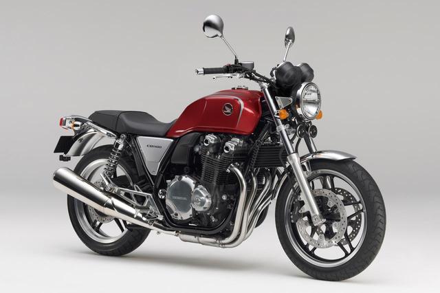 画像: CB1100(2010) 鷹揚な佇まいと気構えることのないゆったりとした走りを実現した新感覚ビッグネイキッド。2010年、2011年と2年連続で小型二輪販売台数1位を記録した。2014年のマイナーチェンジを機に、スポークホイールと2本マフラーのEXを追加。