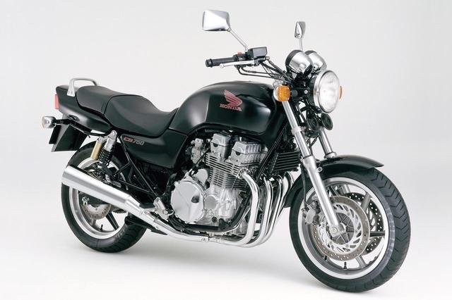 画像: CB750(1992) CBX750F系の空冷DOHC4気筒を搭載したベーシックスポーツ。エンジン、車体、足まわりともに極めてオーソドックスな構成だが、トータルバランスの高さで想像以上に機敏な走りが楽しめる。大型二輪免許の教習車としても広く使われた。