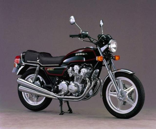 画像: 旧型のOHC4気筒から、DOHC4気筒を搭載した1978年型のCB750K。プロダクトナンバーは「425」で型式(モデルコード)は「RC01」でした。 www.motorcyclespecs.co.za