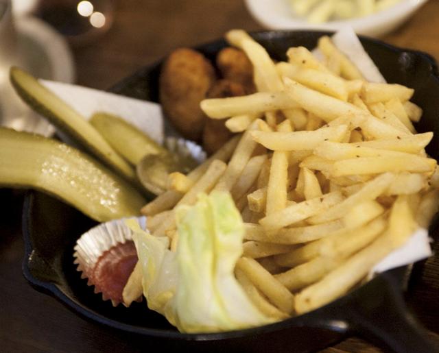画像1: 料理にも店主のこだわりメニューがたくさん!