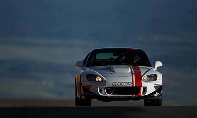 画像: Hondaとしては稀有なFR名車「S2000」……をベースに直列4気筒2LエンジンからV型6気筒の3.7Lエンジンに換装した、いわゆる「S3700」。モンスター級カスタマイズマシンということで、メディアからも注目されました。