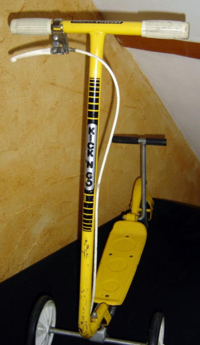 画像: 1974年の輸出版ローラースルーGOGOである「KICK 'N GO」 www.oldbike.eu