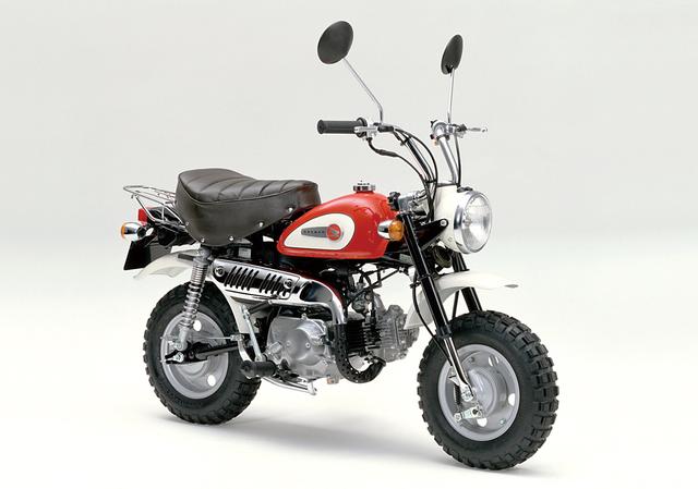 画像: 1995 Z50J ●エンジン型式:空冷4ストロークOHC単気筒●最高出力:3.1ps/7,500rpm●最大トルク:0.32㎏-m/6,000rpm●車両重量:63㎏●燃料タンク:4.5L●サスペンション(前・後):テレスコピック・スイングアーム●タイヤサイズ(前後ともに):3.50-8●価格:18万9,000円