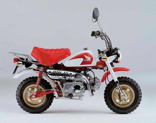 画像: 2002 MONKEY Special ●エンジン型式:空冷4ストロークOHC単気筒●最高出力:3.1ps/7,500rpm●最大トルク:0.32㎏-m/6,000rpm●車両重量:63㎏●燃料タンク:4.5L●サスペンション(前・後):テレスコピック・スイングアーム●タイヤサイズ(前後ともに):3.50-8●価格:19万9,000円