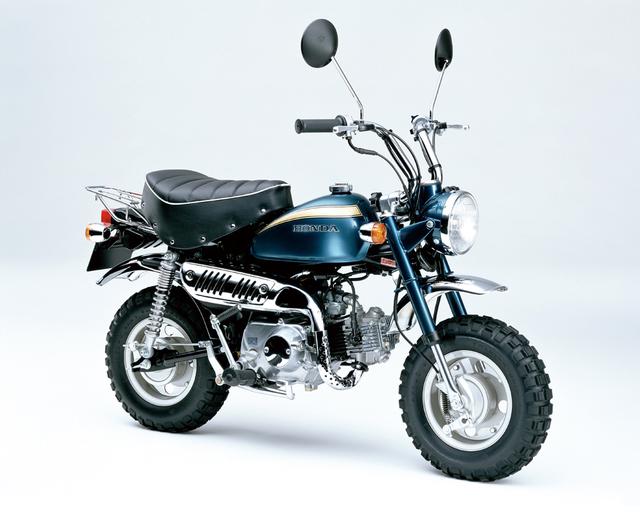 画像: 2002 MONKEY Special ●エンジン型式:空冷4ストロークOHC単気筒●最高出力:3.1ps/7,500rpm●最大トルク:0.32㎏-m/6,000rpm●車両重量:63㎏●燃料タンク:4.5L●サスペンション(前・後):テレスコピック・スイングアーム●タイヤサイズ(前後ともに):3.50-8●価格:19万9,000円