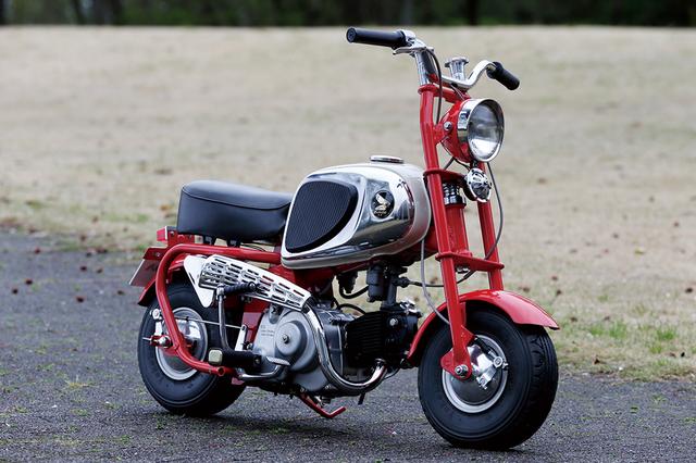 画像: 1963 CZ100 ●エンジン型式:空冷4ストロークOHV単気筒●最高出力:4.3ps/9,500rpm●フレーム型式:バックボーンスチールパイプ●サスペンション(前後ともに):リジッド●タイヤサイズ(前後ともに):3.50-5