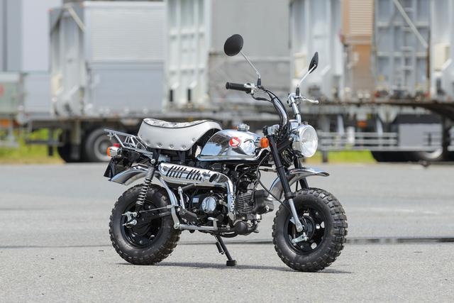 画像: 2017 MONKEY 50周年Special ●エンジン型式:空冷4ストロークOHC単気筒●最高出力:3.4ps/8,500rpm●最大トルク:0.35kg-m/5,000rpm●車両重量:68kg●燃料タンク:4.3L●サスペンション(前・後):テレスコピック・スイングアーム●タイヤサイズ(前後ともに):3.50-8●価格:43万2,000円