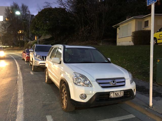 画像: こちらは2代目CR-V。それにしても海外で見かけるCR-Vの多さには驚く。グローバルで大ヒットしている証である。