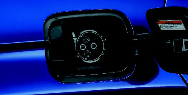 画像2: 急速充電対応で、上級サルーンらしいロングツーリングも楽しめそう