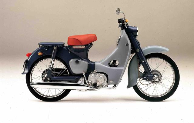 画像: 初期のスーパーカブC100。17インチのタイヤとリムは、扱いやすさと操縦安定性、そして理想的なポジションを実現するために採用しましたが、それまではこのサイズは全く生産されていなかったのです。