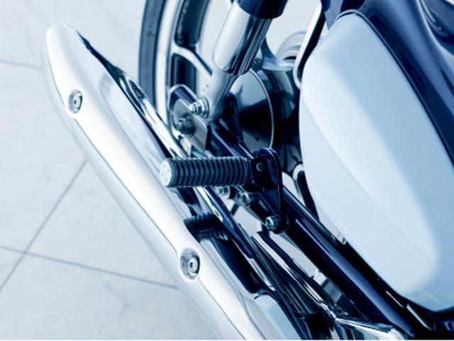 画像: タンデムステップを装備し、シチュエーションに合わせて2人乗りも楽しめます。 www.honda.co.jp