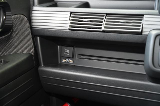 画像: 写真:+STYLE FUN・Honda SENSING(FF/CVT) ボディーカラー:プレミアムイエロー・パールⅡ アクセサリー: USBチャージャー10,800(税込)