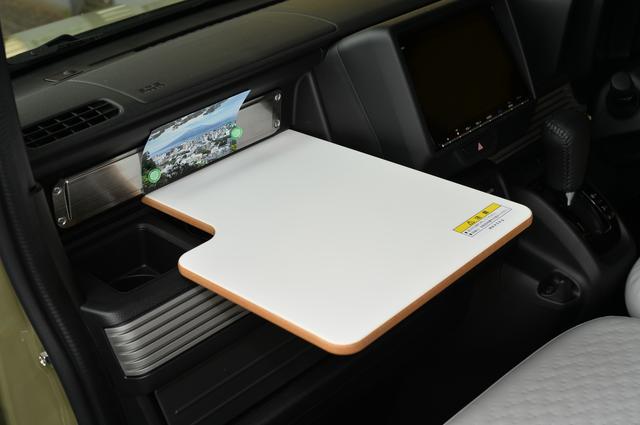 画像: 写真: L・Honda SENSING (FF/CVT)ディーラーオプション装着車 走行中はこのモードおよび簡易テーブル(ディーラーオプション)を使用できません。