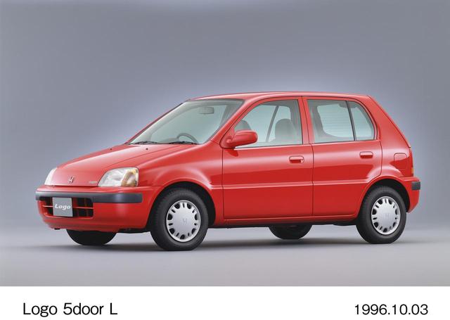画像: まずは1996年に登場したコンパクトカーのロゴだ。
